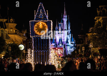 Walt Disney World Parade bei Nacht & Feuerwerk Orlando Florida USA Stockfoto