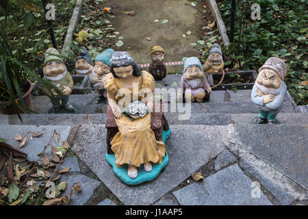 Figuren von Schneewittchen und die sieben Zwerge Stockfoto