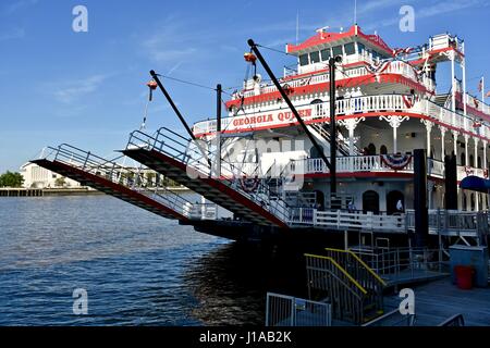 Georgien-Queen Riverboat am Flussufer Savannah Stockfoto