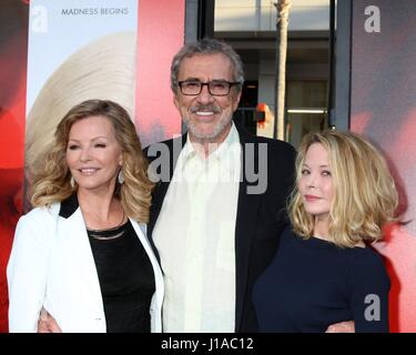 Cheryl Ladd, Brian Russell, Jordan Ladd im Ankunftsbereich für unvergessliche Premiere, TCL Chinese Theatre, Los Angeles, CA 18. April 2017. Foto von: Priscilla Grant/Everett Collection Stockfoto