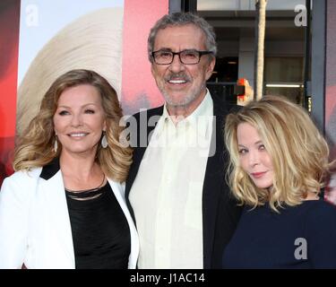 Cheryl Ladd, Brian Russell, Jordan Ladd im Ankunftsbereich für unvergessliche Premiere, TCL Chinese Theatre, Los Angeles, CA 18. April 2017. Foto von: Priscilla Grant/Everett Collection Stockfoto