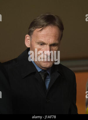 Monaco, Monaco. 19. April 2017. Borussia Dortmund Cheftrainer Hans-Joachim Watzke im Stadion während der UEFA Champions League Viertelfinale 2. Bein Fußballspiel zwischen AS Monaco und Borussia Dortmund im Stade Louis II in Monaco, 19. April 2017. Foto: Bernd Thissen/Dpa/Alamy Live News Stockfoto