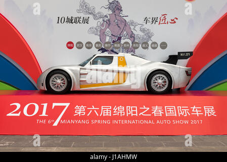 Mianyang, Sichuan, China. 19. April 2017.  Der sechste "Mianyang Frühling" International Auto Show eröffnet. Chinas eigener Marke kräftig steigen. Südkoreanische Marke Auto im Grunde niemand kümmert sich darum. Bildnachweis: Tony Wang/Alamy Live-Nachrichten Stockfoto