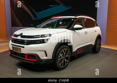 Shanghai, China. 19. April 2017. Citroen C5 Aircross von Dongfeng Citroen derzeit nur für den chinesischen Markt vorgestellt auf 2017 Shanghai Auto Show Credit: Mark Andrews/Alamy Live News Stockfoto