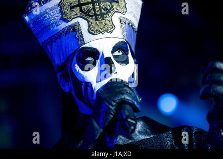 Mailand, Italien 19. April 2017 Ghost Band in Alcatraz durchführen.  Ghost ist eine schwedische Heavy-Metal-Band, die 2008 in Linköping gegründet wurde. [1] im 2010 veröffentlichten sie eine 3-Track-Demo, gefolgt von einer 7" Vinyl mit dem Titel"Elizabeth", und später ihr Debütalbum namensgebende Opus. Die Verleihung nominiert Album wurde allgemein gelobt und ihre Popularität deutlich zugenommen. Ihr zweites Album und major-Label-Debüt Infestissumam im Jahr 2013, debuted an Nr. eine in Schweden veröffentlicht wurde und die Verleihung Award für Best Hard Rock/Metal-Album. Bildnachweis: Cronos/Alamy Live-Nachrichten Stockfoto