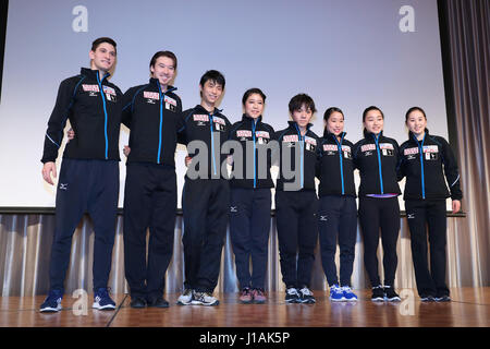 Tokio, Japan. 19. April 2017. Team Japan Gruppe (JPN) Eiskunstlauf: ISU World Team Trophy 2017 Vernissage in Tokio, Japan. Bildnachweis: YUTAKA/AFLO SPORT/Alamy Live-Nachrichten Stockfoto