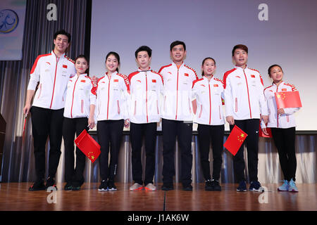 Tokio, Japan. 19. April 2017. China Team Gruppe (CHN) Eiskunstlauf: ISU World Team Trophy 2017 Vernissage in Tokio, Japan. Bildnachweis: YUTAKA/AFLO SPORT/Alamy Live-Nachrichten Stockfoto