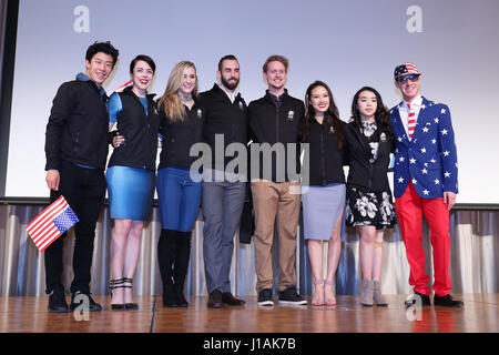 Tokio, Japan. 19. April 2017. USA-Team Gruppe (USA) Eiskunstlauf: ISU World Team Trophy 2017 Vernissage in Tokio, Japan. Bildnachweis: YUTAKA/AFLO SPORT/Alamy Live-Nachrichten Stockfoto