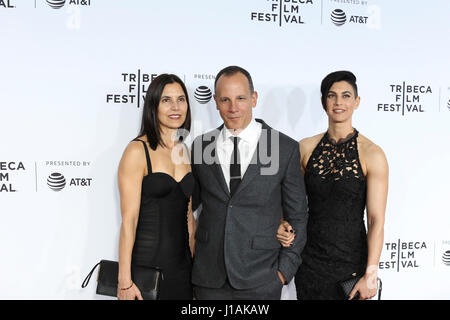 New York, USA. 19. April 2017. Tribeca CEO Adrew Essex kommt bei der 2017 Tribeca Film Festival Opening Night, Clive Davis: The Soundtrack Of Our lebt Credit: The Foto Zugang/Alamy Live News Stockfoto