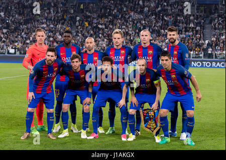 Turin, Italien. 11. April 2017. FCFC Barcelona Team Gruppe Line-up Fußball: Barcelona Team Gruppenbild (obere Reihe - L, R) Marc-Andre ter Stegen, Samuel Umtiti, Javier Mascherano, Ivan Rakitic, Jeremy Mathieu, Gerard Pique, (untere Reihe - L, R) Lionel Messi, Sergi Roberto, Neymar, Andres Iniesta und Luis Suarez vor der UEFA Champions League-Viertelfinale 1. Bein match zwischen Juventus 3-0 FC Barcelona im Stadion von Juventus Turin Italien. Bildnachweis: Maurizio Borsari/AFLO/Alamy Live-Nachrichten Stockfoto