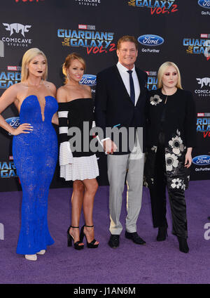 Los Angeles, USA. 18. April 2017. David Hasselhoff, Töchter Taylor, Hayley, Freundin Hayley Roberts 064 bei den Wächtern des Galaxy Vol. 2 premiere auf der Dolby Theater in Los Angeles. 19. April 2017. Bildnachweis: Longifilis/USA/Alamy Live-Nachrichten Stockfoto