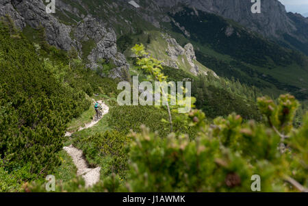 Ein Mountainbiker hat Offroad-Rennen in offenen Landscpape Bluntautal im SalzburgerLand Österreich. Stockfoto