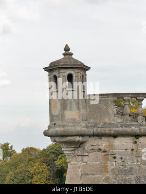 Wachturm des alten Pidhirzi Burgruine. Es ist eine Wohnburg im Dorf Pidhirzi in Lemberg Provinz, Westukraine gelegen. Stockfoto