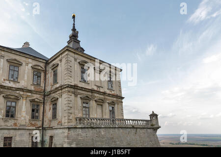 Burgruine alte Pidhirzi. Es ist eine Wohnburg im Dorf Pidhirzi in Lemberg Provinz, Westukraine gelegen. Stockfoto