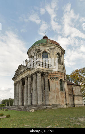 Barocke römisch-katholische Kirche St. Joseph in Pidhirzi. Pidhirzi Dorf befindet sich in Lemberg Provinz, Westukraine. Stockfoto