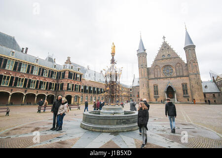 Der Rittersaal oder Halle der Ritter, Hauptgebäude des 13. Jahrhunderts Binnenhof in den Haag, Niederlande. Stockfoto