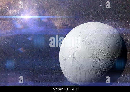 Enceladus, Mond des Planeten Saturn vor der Milchstraße und die helle Sonne (3D-Illustration, Elemente des Bildes sind eingerichtet von der NASA) Stockfoto