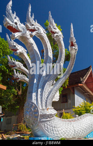 Naga am Eingang zum Wat Hosian Voravihane, Luang Prabang, Laos Stockfoto