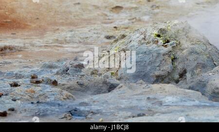 Schwefel Smokey Felsen in Island Stockfoto