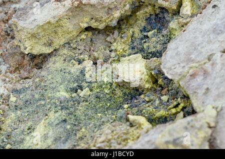 Schwefel Smokey Felsen in Island Stockfoto