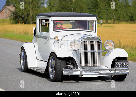 SOMERO, Finnland - 6. August 2016: White Essex Super Six Jahr 1929 Oldtimer beteiligt sich die 90 km Maisemaruise 2016 Fahrt entlang der malerischen Straßen der Taw Stockfoto