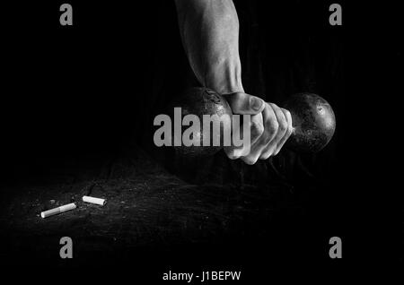 Wählen Sie zwischen Raucher- und einen gesunden Lebensstil. Stockfoto