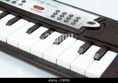 Synthesizer-Spielzeug. Kinder-Instrument. Stockfoto