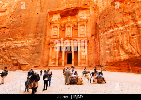 Petra, Jordanien - 16. März 2017: Ansichten der Lost City Petra in der jordanischen Wüste, eines der sieben Weltwunder. Stockfoto