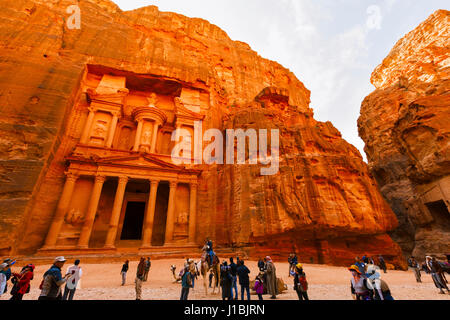 Petra, Jordanien - 16. März 2017: Ansichten der Lost City Petra in der jordanischen Wüste, eines der sieben Weltwunder. Stockfoto