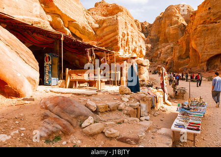 Petra, Jordanien - 16. März 2017: Ansichten der Lost City Petra in der jordanischen Wüste, eines der sieben Weltwunder. Stockfoto