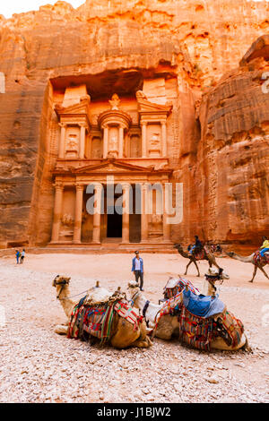 Petra, Jordanien - 16. März 2017: Ansichten der Lost City Petra in der jordanischen Wüste, eines der sieben Weltwunder. Stockfoto