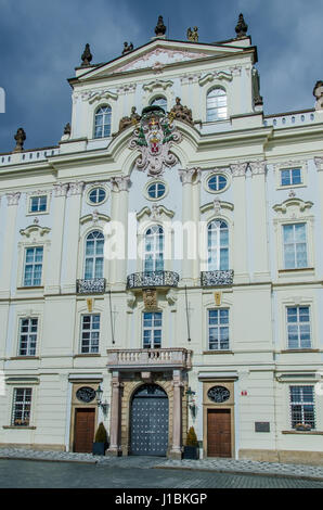 Hradschiner Platz oder Hradcanske Platz - architektonische Fundgrube von Prag Stockfoto