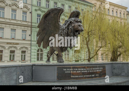 Der geflügelte Löwe Memorial wurde am 17. Juni 2014 an Klárov in Prag von der britischen Mitglied des Parlaments, Rt Hon Sir Nicholas Soames MP vorgestellt. Stockfoto