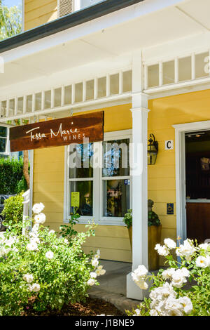 Die Veranda-Eingang in die Tessa Marie Weine Vertrieb & Weinprobe Zimmer in Los Olivos, CA im Herzen von Santa Ynez Tal Wein-Land Stockfoto