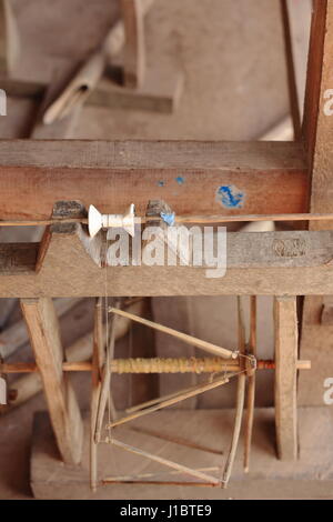 SOP Chem Dorf des Hügels "Lu" Stamm-bekannt für seine handwerkliche Produktion von hochwertiger Baumwolle Schals Stoffe, vor allem auch Teppiche und Wandteppiche für Stockfoto