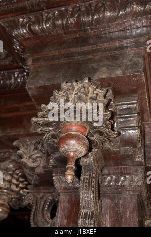 Indien, Kanyakumari Bezirk, Bundesstaat Tamil Nadu. Padmanabhapuram Palace, ca. 1601 n. Chr., der größte hölzerne Palast in Indien, Detail der keralischen archite Stockfoto