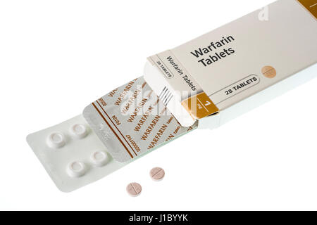 Warfarin Tabletten zur Behandlung oder Verhinderung von Blutgerinnseln in Venen oder Arterien, die das Risiko von Schlaganfall oder Herzinfarkt senken können. Stockfoto