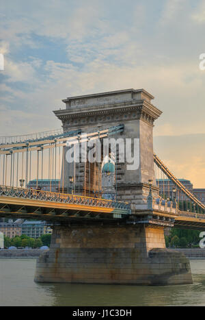 Budapest ist eine wunderschöne Stadt Split von der mächtigen Donau Stockfoto