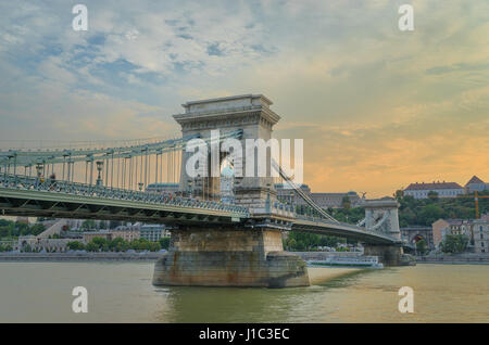 Szechenyi Brücke verbindet Buda auf der Donau zur Plage. Stockfoto