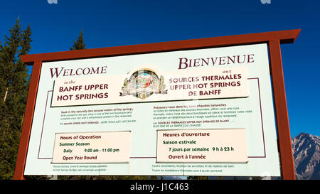 Eintrittsschild an den Upper Banff Hot Springs am Sulphur Mountain, Banff National Park, Alberta, Kanada Stockfoto