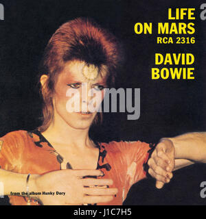 Titelseite der Plattencover für die UK single Life On Mars von David Bowie. Am 29. Juni 1973 veröffentlichte bei RCA Records. Ursprünglich auf dem Album Hunky Dory vom Dezember 1971. Stockfoto