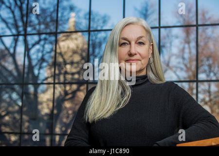 Portrait von lächelnden älteren kaukasische Frau Stockfoto