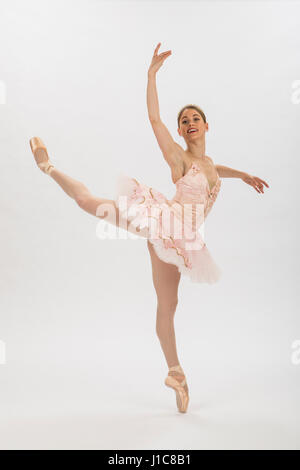 Kaukasische Frau Ballett tanzen Stockfoto