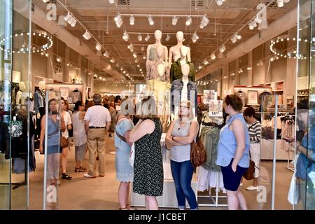 Forever 21 Store Eingang und Innenraum Stockfoto