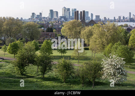 Canary Wharf Finanzplatz Geschäftshäuser gesehen vom Greenwich Park, London, UK. Stockfoto