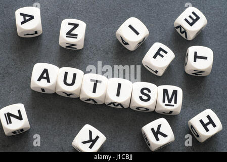 Wort Autismus auf weißen Spielzeug Würfel Stockfoto
