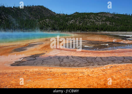 Mineralische Ablagerungen, Grand Bildobjekte Frühling, Midway Geyser Basin, Yellowstone-Nationalpark, Wyoming, USA Stockfoto