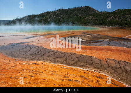 Mineralische Ablagerungen, Grand Bildobjekte Frühling, Midway Geyser Basin, Yellowstone-Nationalpark, Wyoming, USA Stockfoto