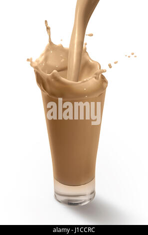 Spritzer Schoko Milchshake in ein Glas gießen, Isolated on White Background Stockfoto