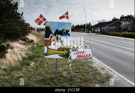 Antik Flohmarkt Zeichen auf Rømø, eine dänische Insel in der dafür vorgesehenen Weltkulturerbe, das Wattenmeer - Dänemarks größten Naturpark. Stockfoto